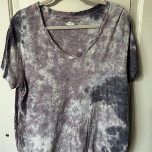 Old Navy Women's V-Neck Tie-Dye Tee in Purple and Gray